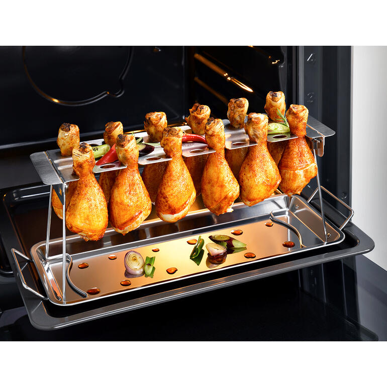Chicken Leg Roaster im Ofen mit knusprigen Hähnchenkeulen.