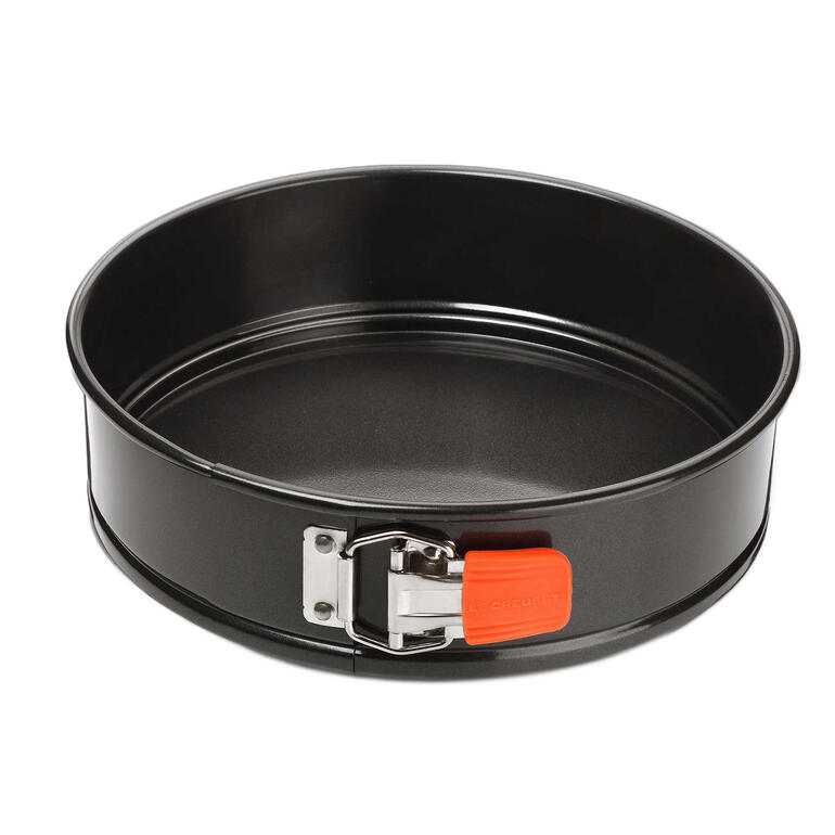 Le Creuset Springformbackform in Schwarz mit rutschfester Sicherheitsschnalle.