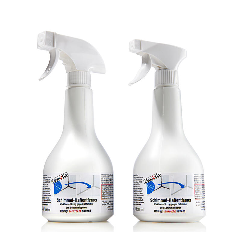 Zwei Flaschen Schimmelentferner in spray form auf einem weißen Hintergrund.