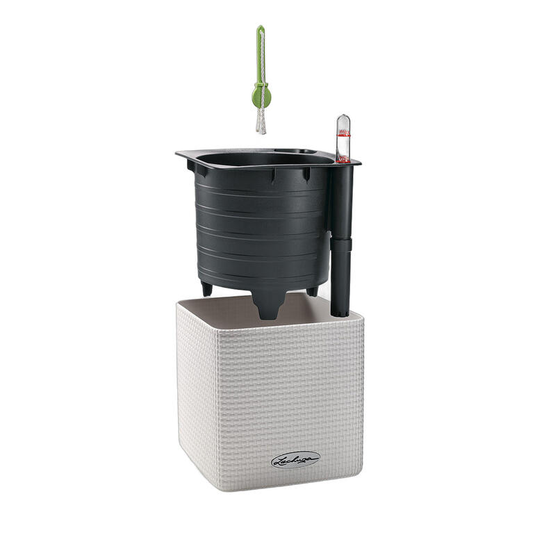 Selbstbewässernder Kräutertopf Selbstbewässernder Kräutertopf mit integriertem Wassertank