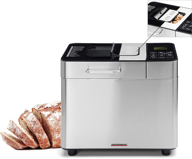 Einfach Zutaten in den Spender geben. So gelangen sie genau zum richtigen Zeitpunkt in den Teig. Gastroback Brotbackautomat mit Ansicht der Bedienelemente und frisch gebackenem Brot.