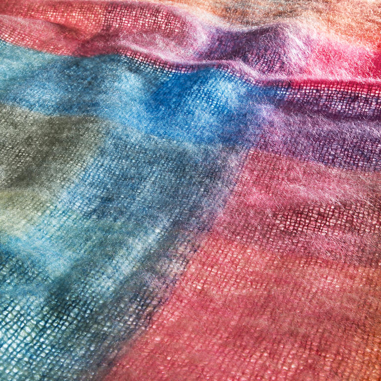 Foxford Mohairdecke Detailaufnahme der Foxford Mohairdecke in bunten Farben