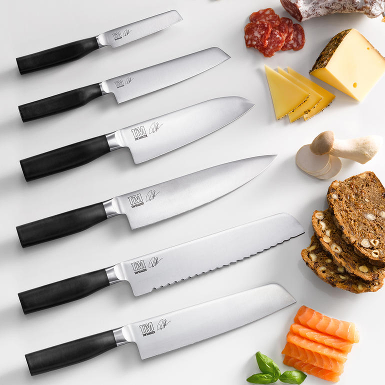 Verschiedene Kamagata-Messer in einer Anordnung.