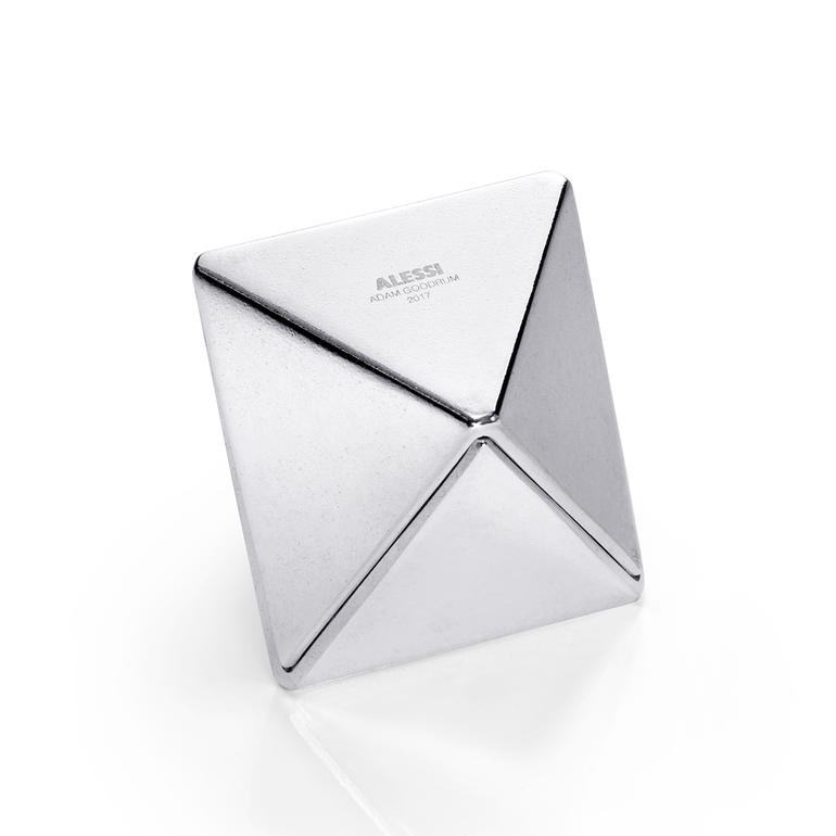 Mit einem Handgriff fügen Sie die beiden Hälften wieder passgenau zusammen. Ein einzelner Alessi Eierbecher Roost mit glattem Design.