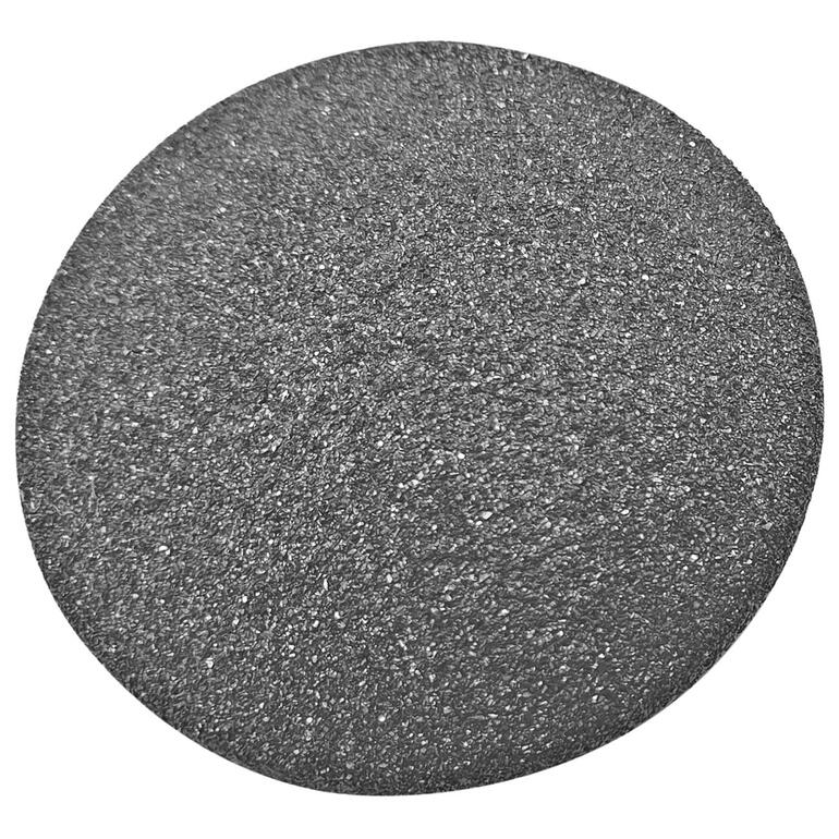 Feine graue Schleifpads auf weißem Hintergrund