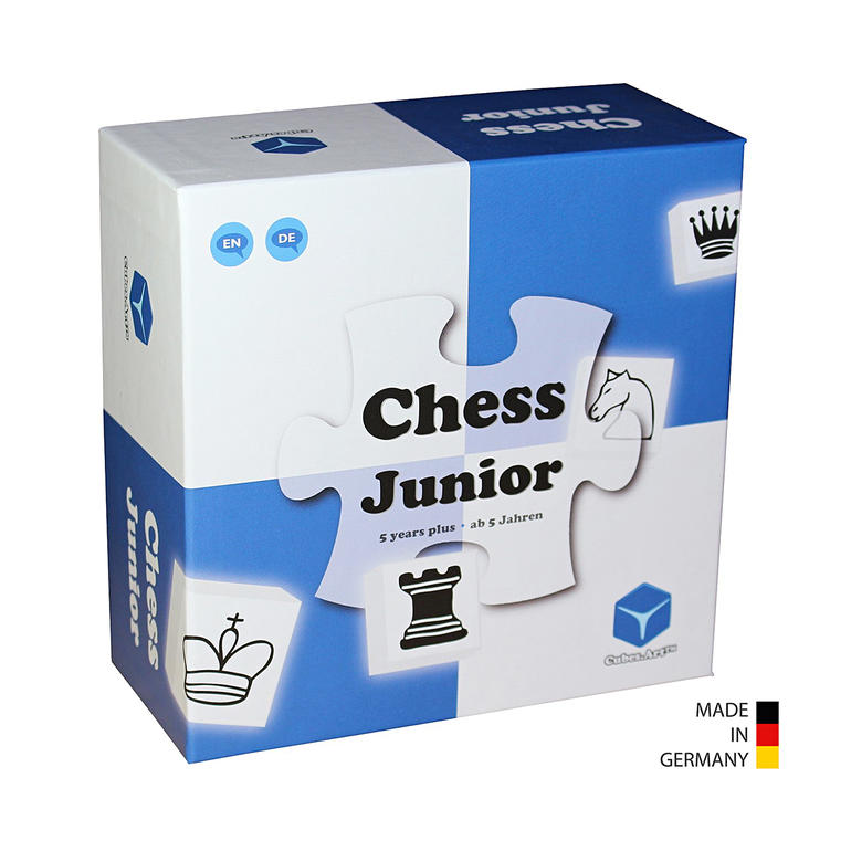 Chess Junior Schachtel von Chess Junior mit abgebildeten Figuren auf blauem Hintergrund.