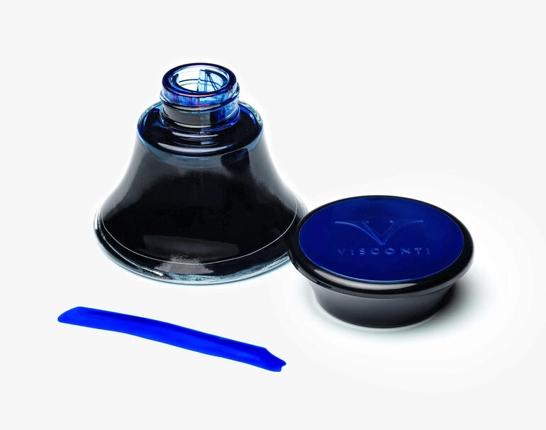 Offene Flasche Visconti-Tinte, blaue Flüssigkeit sichtbar