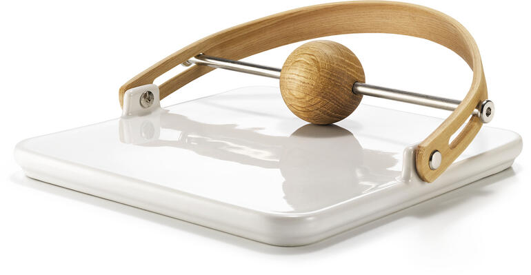 Der Design-Serviettenhalter ist aus Eichenholz und Keramik gefertigt – ein edler Blickfang auf jedem Tisch. Design-Serviettenhalter in cremeweiß mit eleganter, minimalistischer Form.