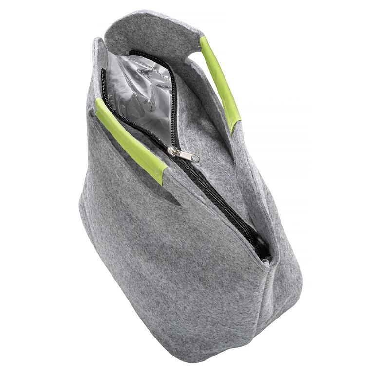 Sie öffnen die Tasche einfach per Reißverschluss und befüllen sie bequem von oben. Innensicht einer Filz-Kühltasche mit Glanzfolie.