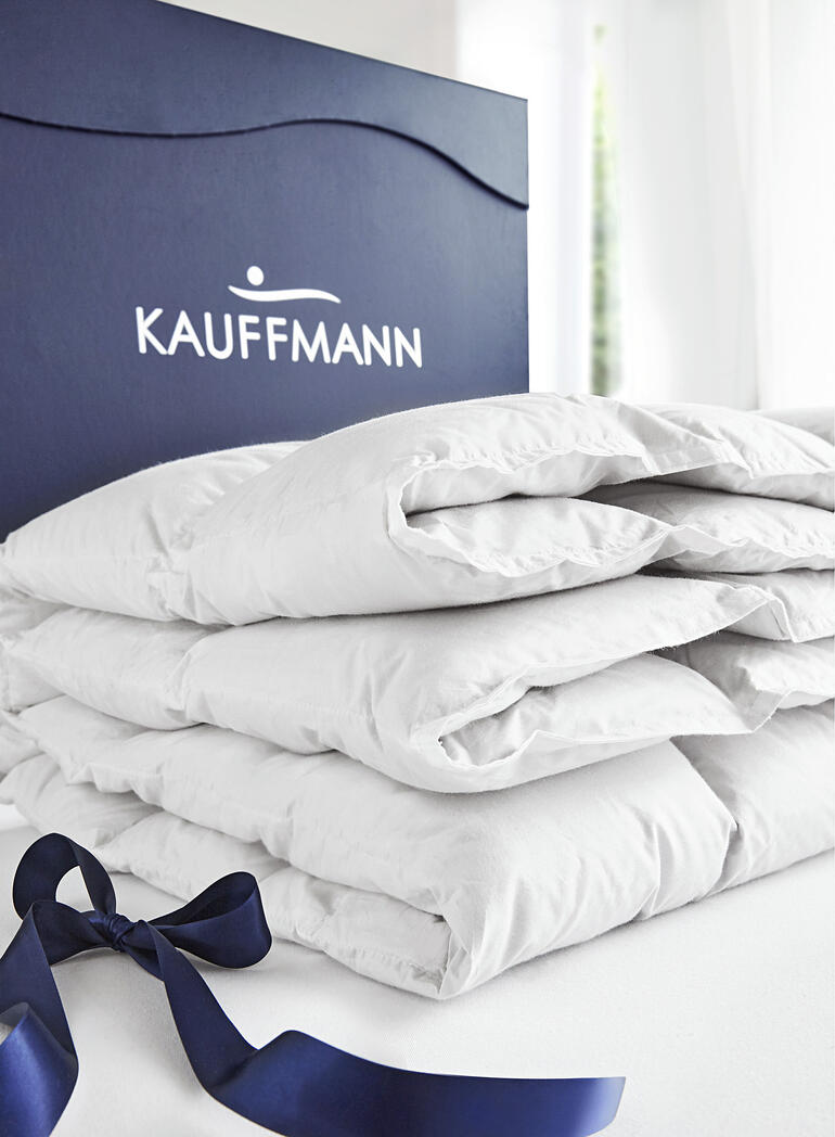 Eiderdaunendecke in einer Verpackung mit Kauffmann-Label