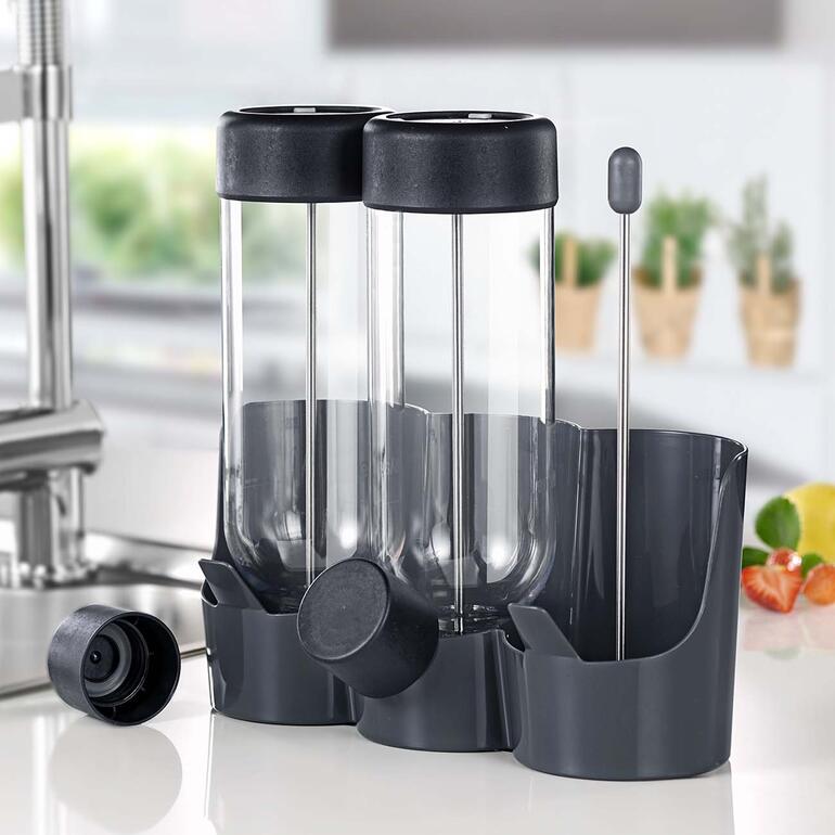 Flaschen-Abtropfständer mit zwei transparenten Flaschen und einem stabilen Halter.