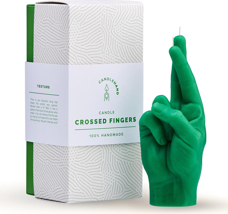 Grüne Handgestenkerze in Form der Geste 'Kreuz die Finger', verpackt in einer stilvollen Box.