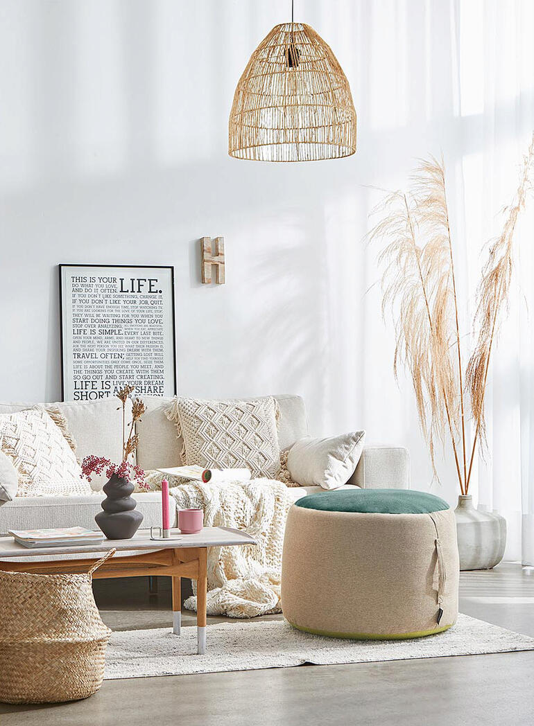 Vario-Sitzpouf in einem modernen Wohnzimmer-Setup.