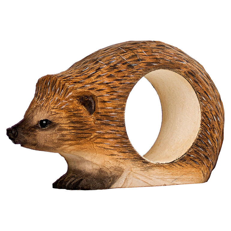 Serviettenring in Igel-Form aus Holz auf einem Tisch.