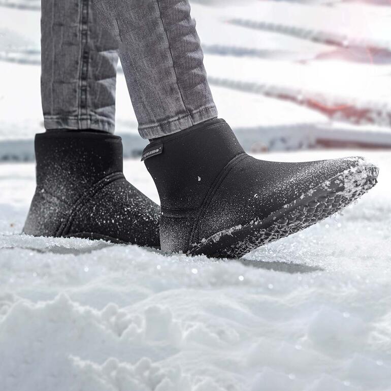 Käufer trägt leguano Thermo-Schlupf-Stiefelette im Schnee