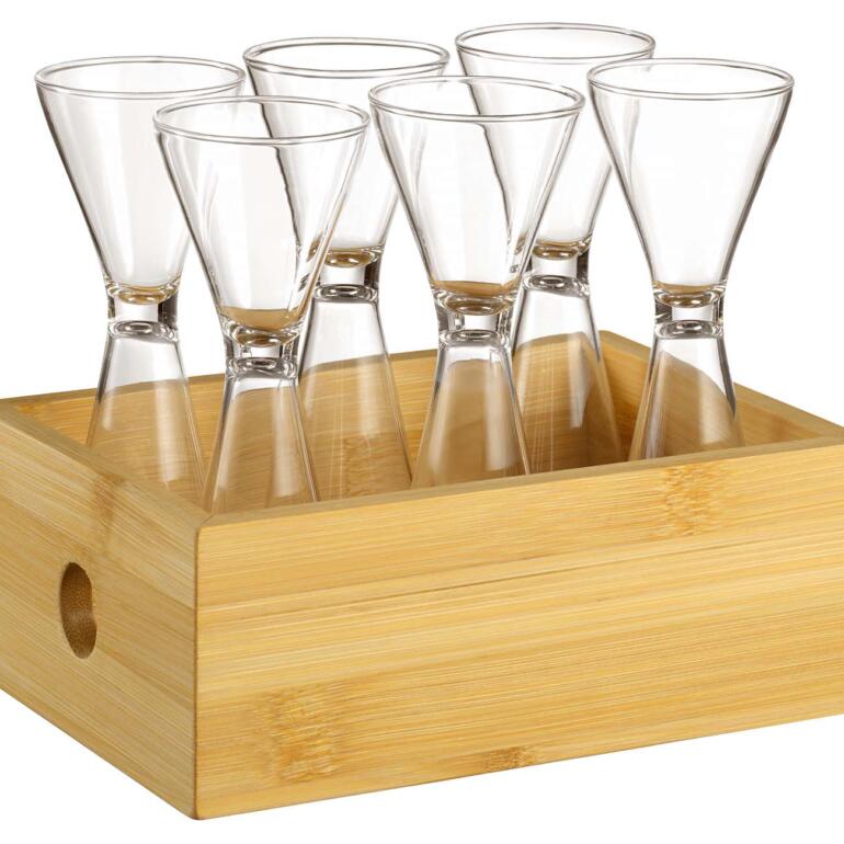Die edle Bambusholzbox präsentiert die Gläser dekorativ, hält sie standfest und eignet sich perfekt auch zum Servieren. Set aus 7 Schnapsgläsern in einer Holzbox, die stabil stehen.