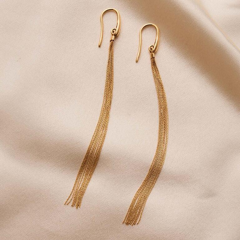 Detailaufnahme der goldenen Ohrhänger, 10-reihig