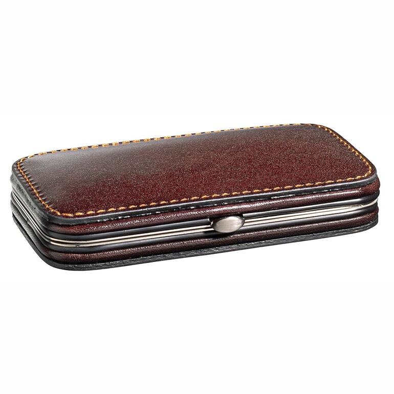 Perfekt verstaut im 1,8 cm flachen Etui mit stabilem, exakt schließendem Edelstahlrahmen.