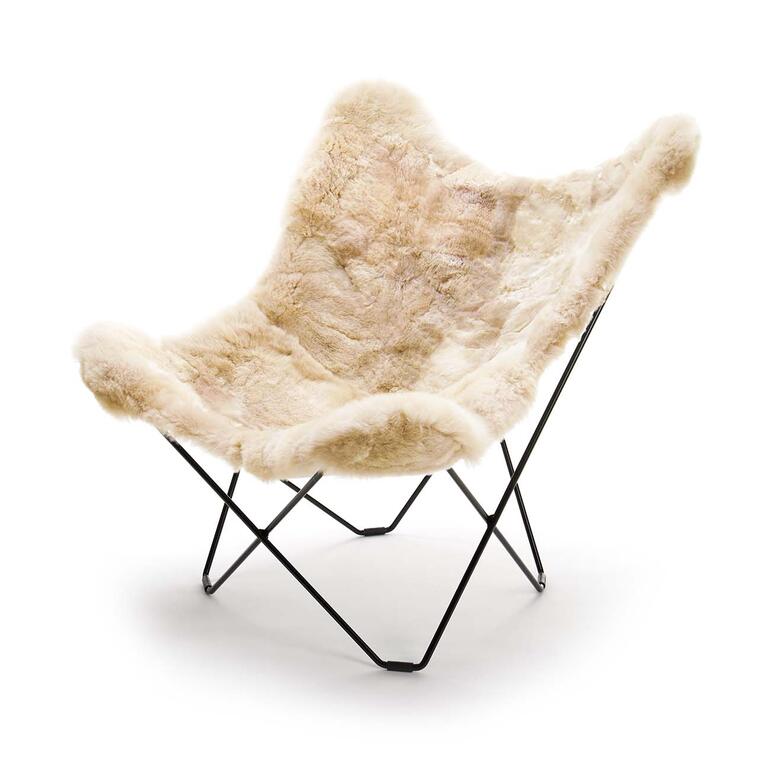 Mariposa Loungesessel Alpakau ohne besetzte Person, minimalistisch.