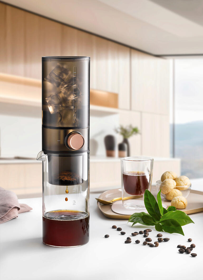 Cold Brew Dripper Cold Brew Dripper mit Garnitur und Kaffeetasse