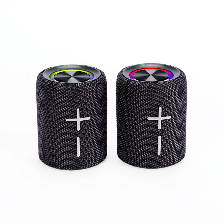 Teilbarer Bluetooth Stereo-Lautsprecherpaar in Schwarz auf weißem Hintergrund.