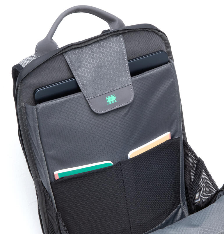 Anti-Diebstahl-Rucksack mit Laptopfach und mehreren Taschen für Sicherheit.