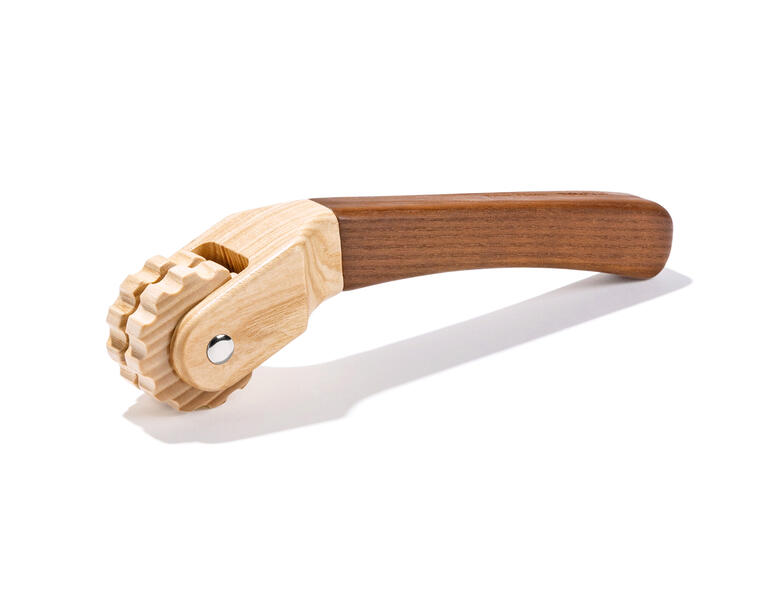 Eschenholz-Massageroller mit einem runden Massagekopf