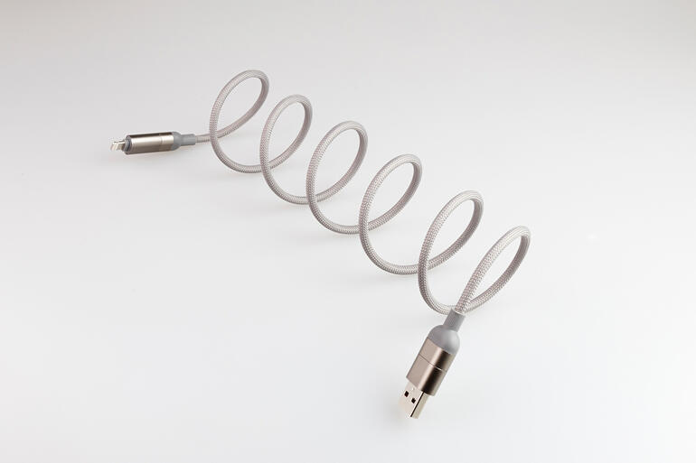 Flexibles 4in1 Ladekabel mit USB-Anschluss und mehrfachen Steckern