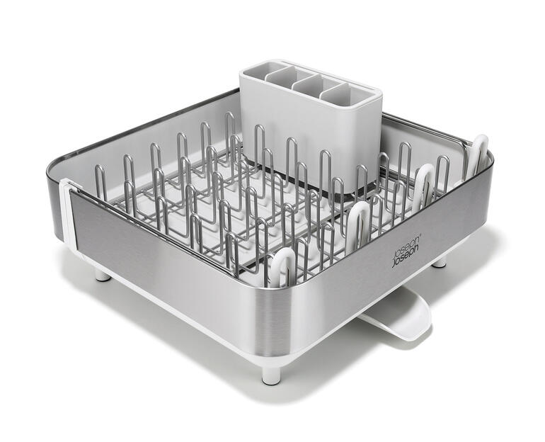 Ein kompakter Abtropfkorb mit Lücken für Besteck und Gläser auf einem weißen Hintergrund.