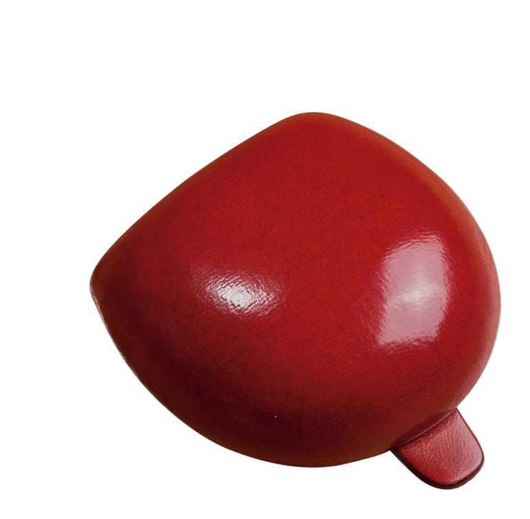 Rot Il Bussetto Münzbeutel in roter Farbe, glatt und rund.