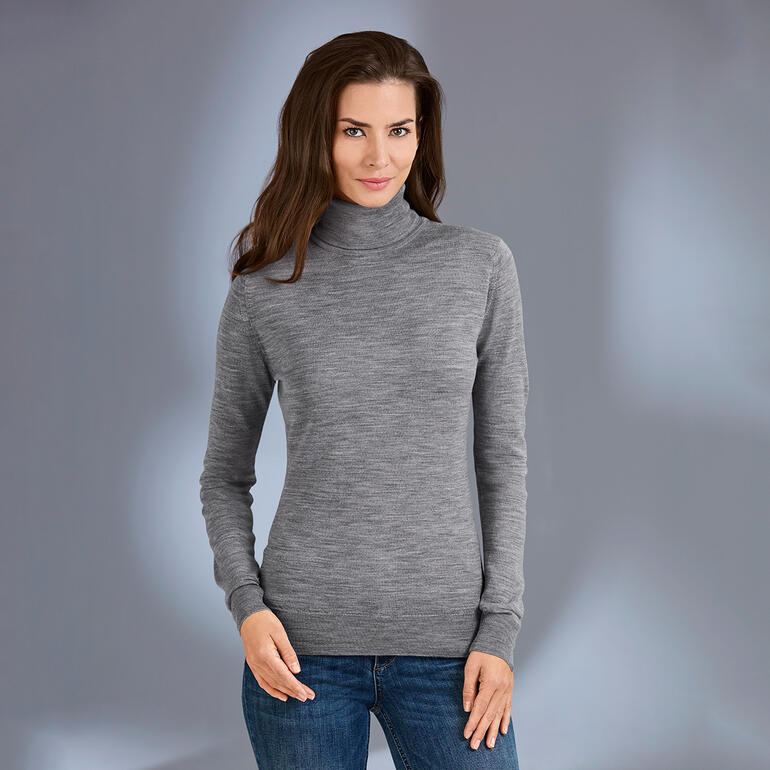 Rolli, Grau Handbag Pullover mit Stehkragen in Grau, getragen von einer Frau.