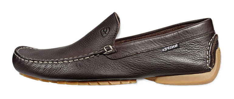Seitenansicht eines waschbaren Snipe-Lederslippers für Männer in schwarz.
