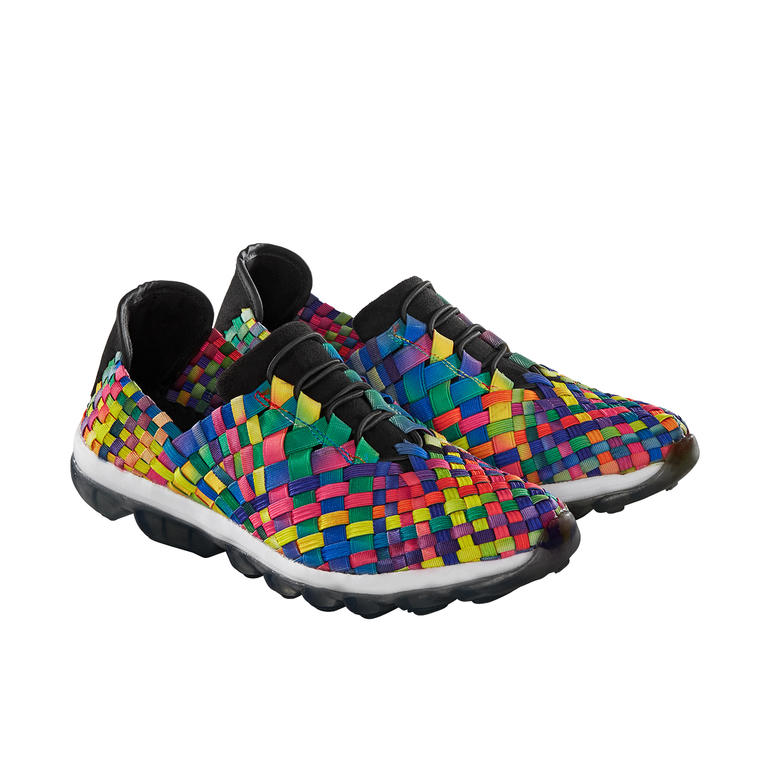 Bunte Flecht-Sneaker von bernie mev. aus elastischem Material, Vorderansicht.