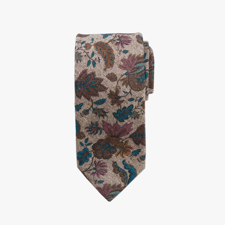 Ascot Blumen-Tweed-Krawatte auf weißem Untergrund