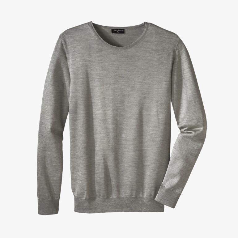 Leerer grauer Junghans 1954 Pullover auf weißem Hintergrund.