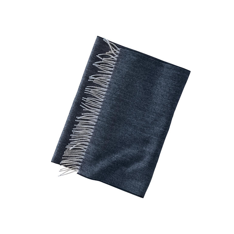 Blau Dunkelblauer Kaschmirschal, zusammengebunden.