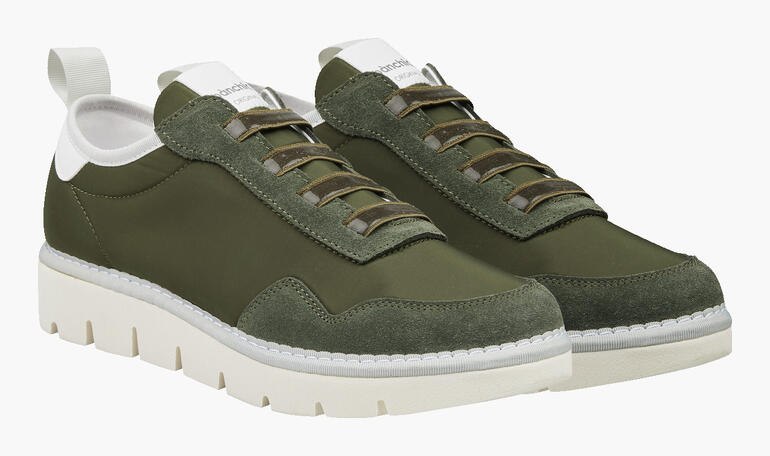 Doppelte Darstellung von grünen Pànchic Sneakers in Größe 37 mit weißen Akzenten.