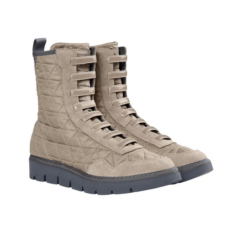 Beige Beige Schlupf-Boots mit hohem Schaft und Schnürung.