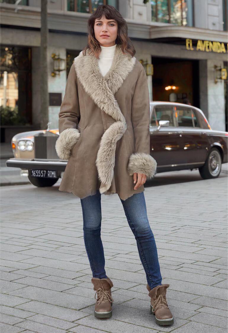 Silver Skinny-Jeans Avery Wunderfell Merino-Lammfelljacke mit Skinny-Jeans