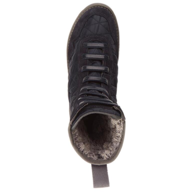 Obenansicht einer schwarzen Schlupf-Boots mit Futter.