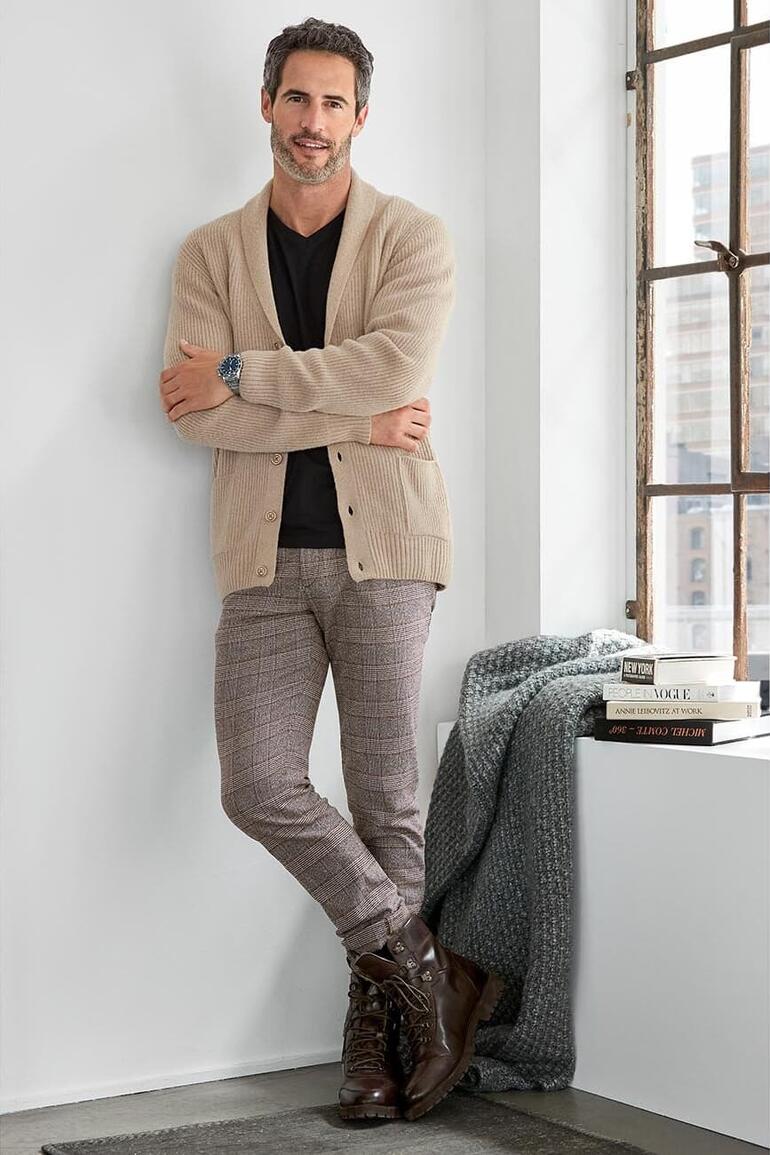 Junghans 1954 Kamelhaar-Cardigan Mann in Basic-Shirts 2er-Set, lässig im Raum
