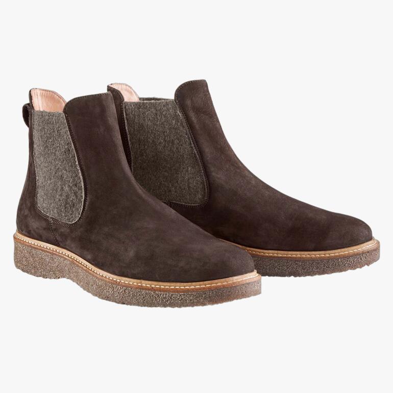 Frontansicht von Werner Krepp-Chelseaboots auf weißem Hintergrund.