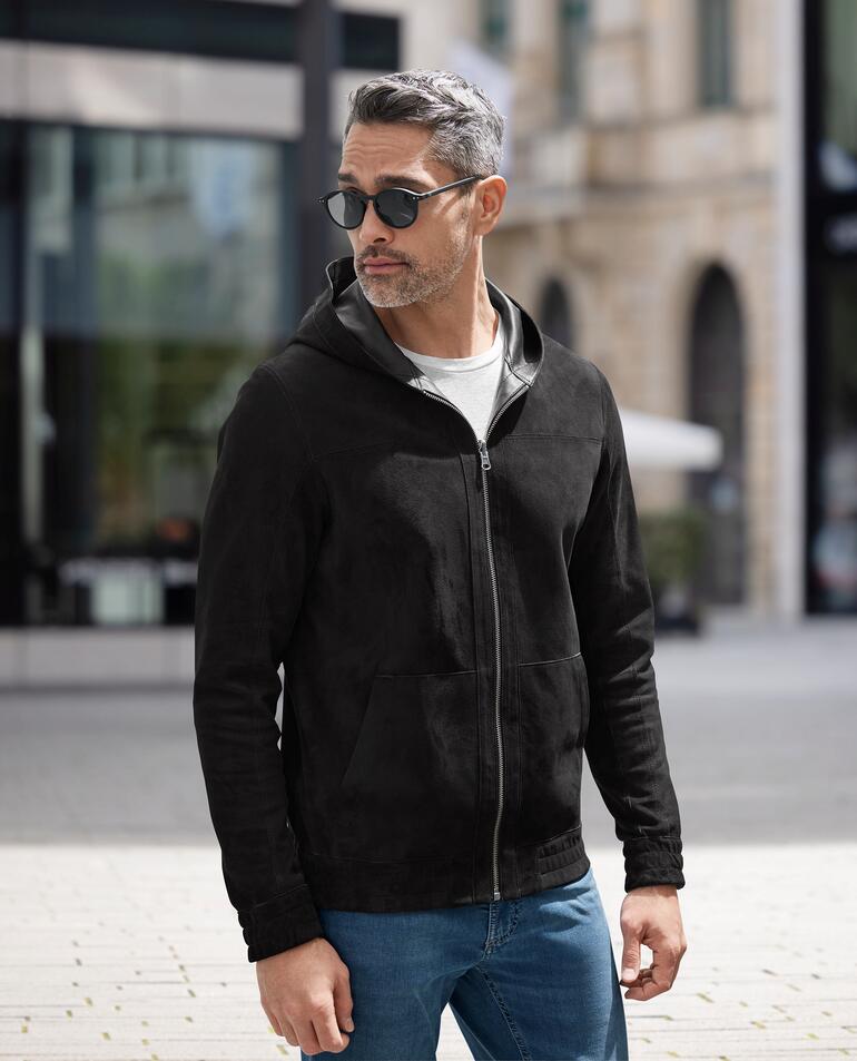 OCONI Wende-Lederhoodie in Schwarz mit Kapuze, lässig im Freien.