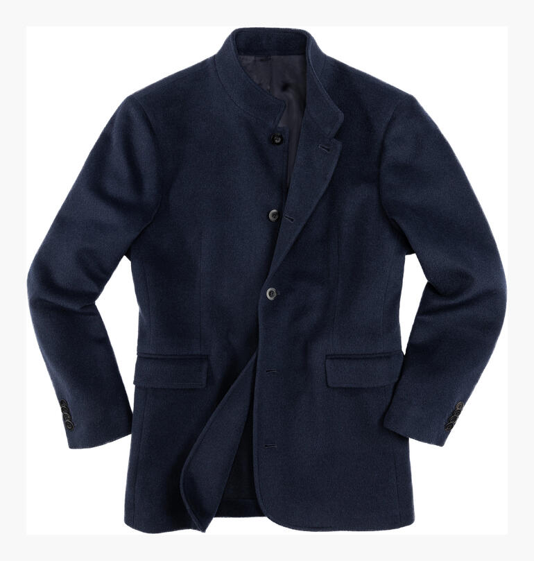 Dunkelblauer Baby-Alpaka-Sakko mit drei Knöpfen und Taschen.