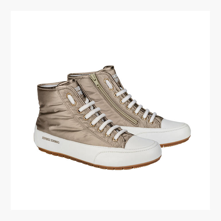 Paar Candice Cooper Glam-Sneaker in Glanzgold, auf neutralem Hintergrund.