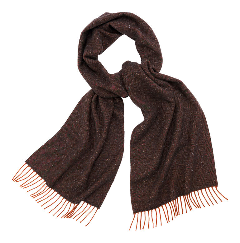 Tweed-Schal in dunkelorange und braun, kunstvoll drapiert.
