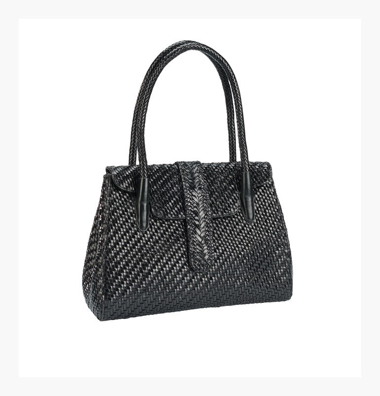 Allan K Flechtleder-Tote Bag in Schwarz, seitlich stehend.