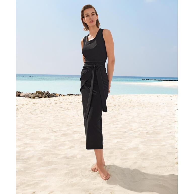 Schwarzes ärmelloses Kofferkleid mit elegantem Schnitt