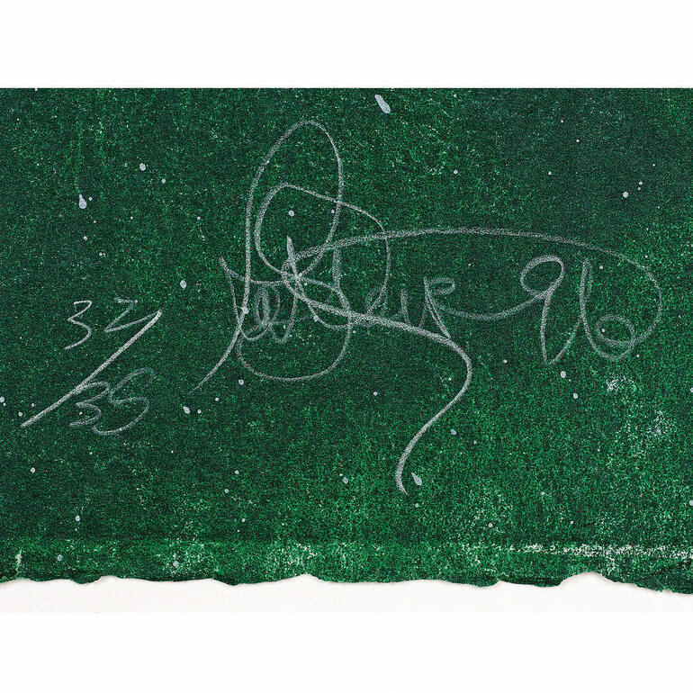 Signatur der Künstlerin. Unterschrift von Pat Steir auf der grünen Kunstfläche.