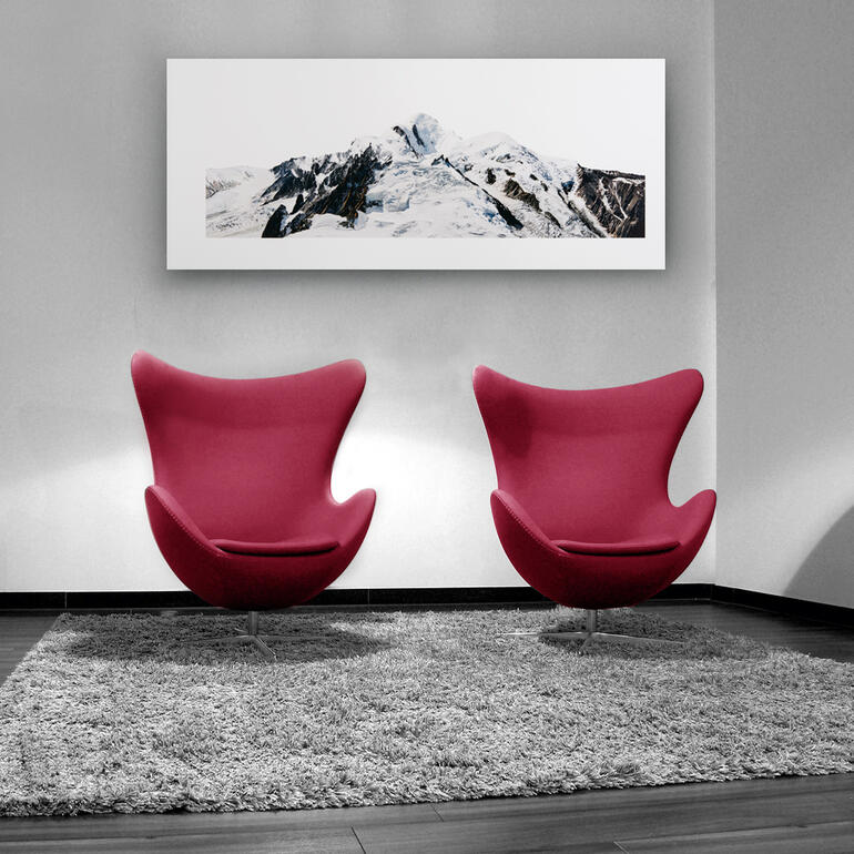 Mit 130 x 55 cm eine ideale Größe, um das Werk über Sitzgruppen, Sideboards und Sofas zu platzieren. Informationstext zu Georg Küttinger – Mont Blanc